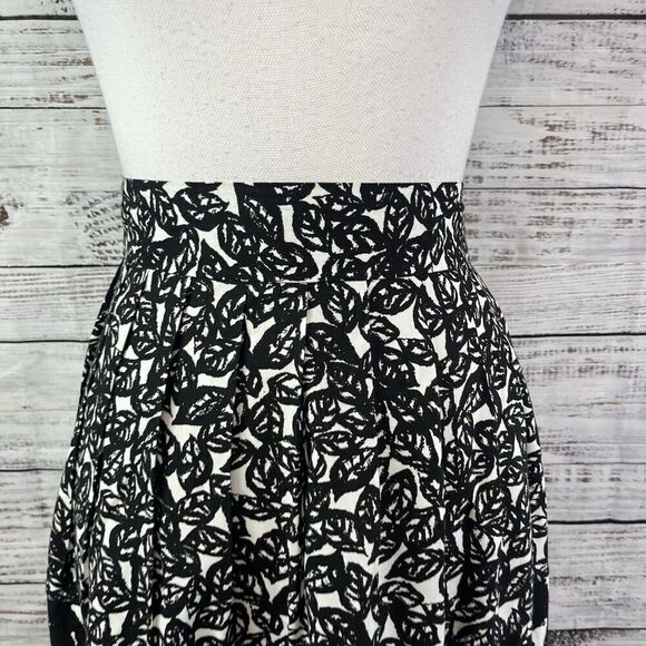 Avenue Skirt size 14 Black Red Leaves Knee A Line Pockets Modest Church Casual - Picture 4 of 10